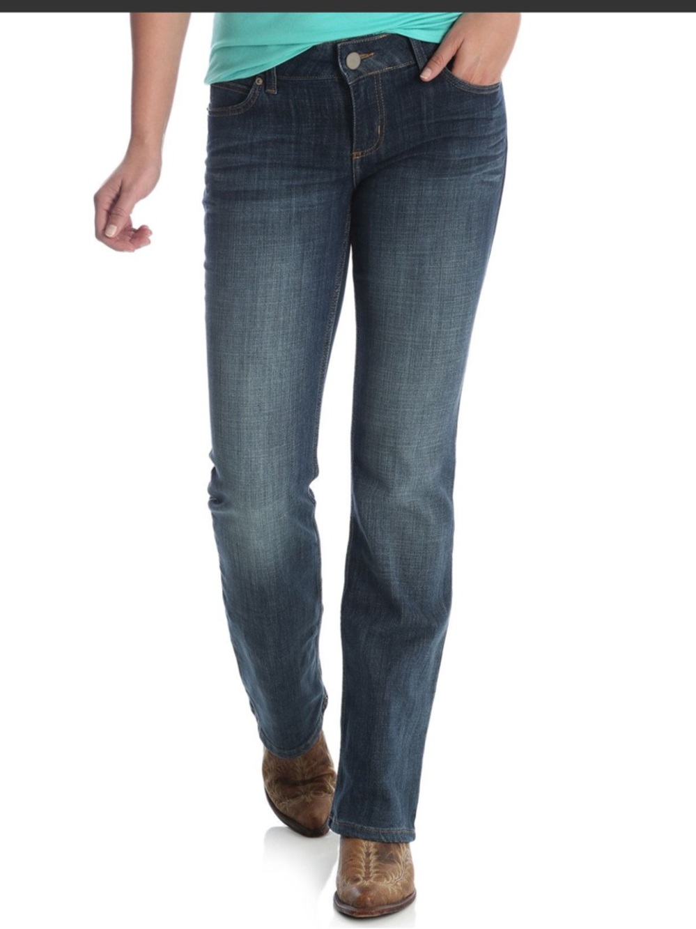 Wrangler Essential bootcut mid rise jeans. Size 32.